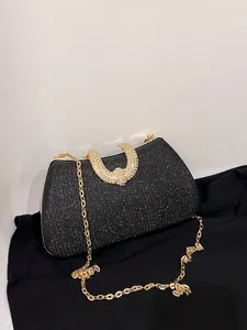 Elegante schwarze Glitzer-Abendclutch mit Strass-U-Verschluss und Goldkette.