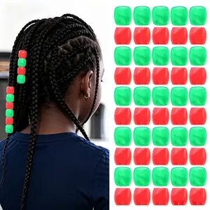 Detail von 50 bunten Haarperlen mit großem Loch für afrikanische Zöpfe und Dreadlocks
