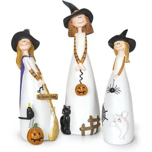 Set mit drei niedlichen Halloween-Hexenfiguren mit Kürbis- und Besendetails