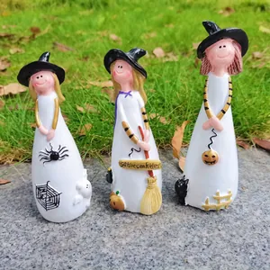 Set mit 3 niedlichen Halloween-Hexenfiguren mit Kürbis und Besen für den Garten