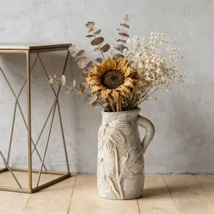 Vaso in ceramica vintage stile francese con motivi a rilievo floreali e fiori secchi