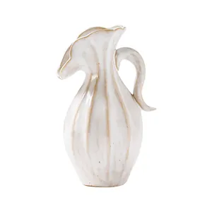 Elegante moderne crème keramische vaas in Scandinavische stijl voor woondecoratie in huis