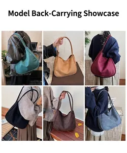 Vue détaillée des grands sacs portés épaule en daim en plusieurs couleurs et textures