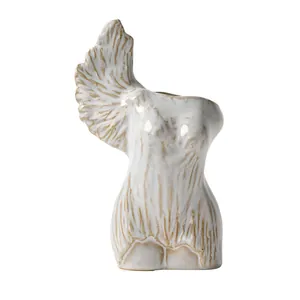 Vaso artistico in ceramica bianca a forma di torso d'angelo con ala e finitura testurizzata