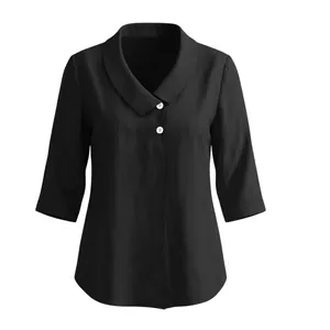 Vue détaillée d'une blouse noire en coton et lin avec col en V et manches trois-quarts