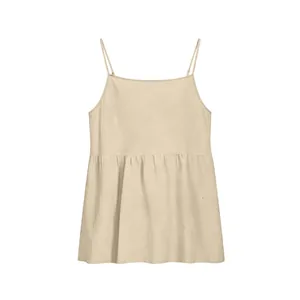 Caraco d'été beige minimaliste avec fines bretelles spaghetti et ourlet volanté