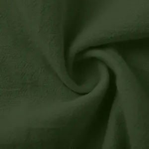 Détail en gros plan montrant la texture d'un tissu en lin vert foncé pour haut d'été