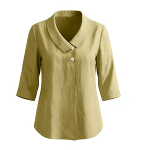 Vue détaillée d'une chemise en coton et lin moutarde avec col à revers et boutons