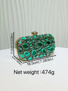 Vista dettagliata della pochette in cristallo verde con misure e peso