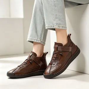 Stilvolle braune Herren-Lederstiefel, halbhoch, mit Schnürung und Riemendetails