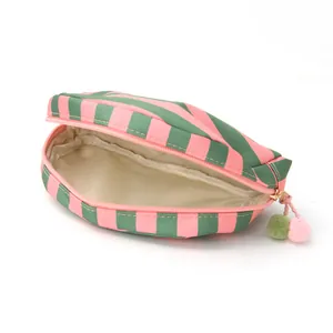Trousse de maquillage coquillage rayée rose et verte, jolie pochette cosmetique de voyage.