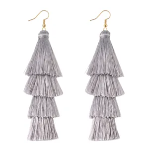 Graue vierlagige Quasten Ohrringe, elegante Stoff Fransen Dangle Schmuck fuer Damen Alltag.