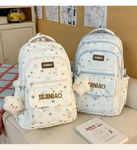 Vista dettagliata dello zaino da studente stampato fresco con motivo a stelle, grande capacita.