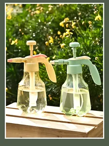 Lot de 2 vaporisateurs à pression en plastique pour le jardinage et la désinfection à la maison.
