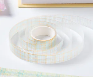 Detailaufnahme von transparentem PET-Gitter-Washi-Tape mit feinem, zartem Karomuster.