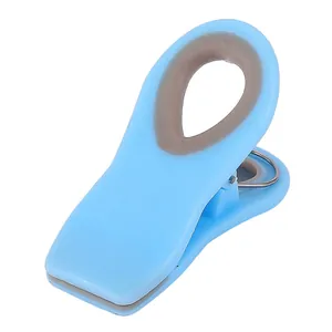 Clip magnétique bleu multifonction pour sceller les aliments dans la cuisine