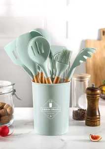 Set d'ustensiles de cuisine en silicone vert menthe avec manches en bois et support