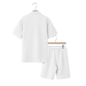 Ensemble blanc deux pièces pour homme en jacquard gaufré avec polo et short, dos