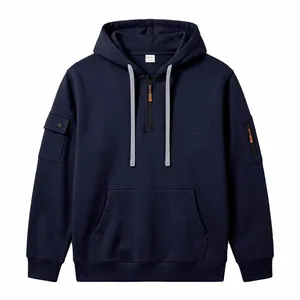 Vista frontale della felpa blu navy da uomo con cappuccio e tasche sulle maniche