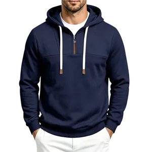 Vista dettagliata della felpa blu navy da uomo con cappuccio e mezza zip frontale