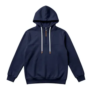 Vista dettagliata di una felpa con cappuccio blu navy da uomo con lacci bianchi e mezza zip