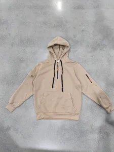 Felpa con cappuccio beige da uomo foderata in pile con mezza zip e tasca sulla manica