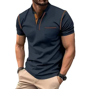 Modisches Herren-Poloshirt in Dunkelblau mit orangefarbenen Kontrastnähten und Brusttasche