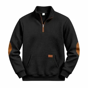 Elegante felpa uomo nera texture a nido d'ape con mezza zip e toppe marroni sui gomiti