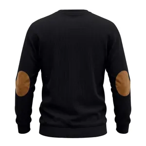 Achteraanzicht van een zwarte corduroy herensweatshirt met bruine elleboogstukken