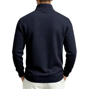 Vista trasera detallada de sudadera para hombre azul marino con tejido de gofres