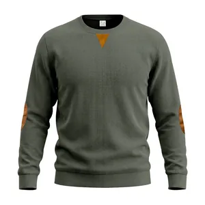 Gedetailleerd vooraanzicht van heren olijfgroene corduroy sweater met bruine elleboogstukken