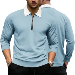 Detalles frontal y trasero del polo de punto gofrado azul para hombre con manga larga y cuello blanco