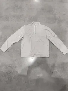 Beige herensweatshirt met opstaande kraag en halve rits van ribfluweel plat.