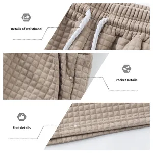 Gros plan sur les détails de la taille et des poches du short jacquard pour homme.
