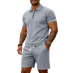 Ensemble 2 pièces gris en maille gaufrée pour homme avec polo zippé et short décontracté