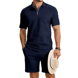 Vue détaillée de l'ensemble polo marine pour homme avec tissu jacquard et demi-fermeture