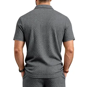 Vue arrière d'un polo gris pour homme à manches courtes avec texture jacquard fine