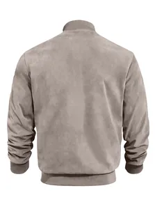 Vista trasera de una chaqueta bomber de ante color topo para hombre con canalé.