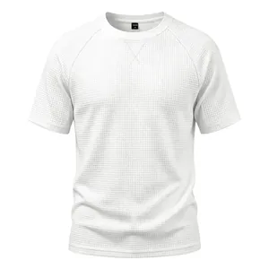 Vue détaillée du t-shirt blanc pour hommes en maille gaufrée avec manches raglan
