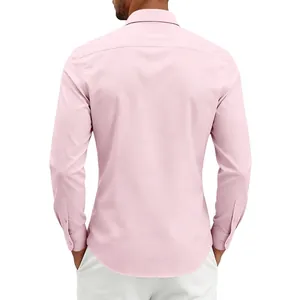 Rückansicht eines hellrosa langärmeligen Slim-Fit Business-Freizeithemds für Herren.