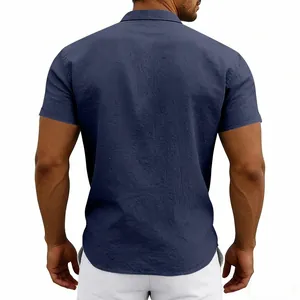 Rückenansicht von lässigem marineblauem Herren-Leinenhemd mit strukturierter Optik.