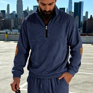 Heren corduroy sweatshirt in marineblauw met halve rits en stijlvolle elleboogstukken.