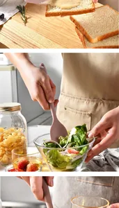 Silikonspatel beim Bestreichen von Brot und Mischen von frischem Salat in Aktion.