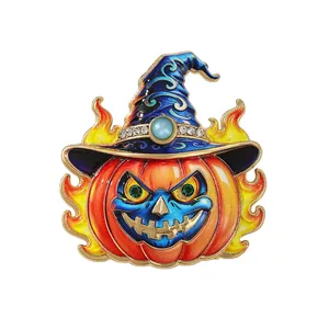 Broche de calabaza de Halloween con sombrero de mago y llamas de esmalte colorido y diamantes
