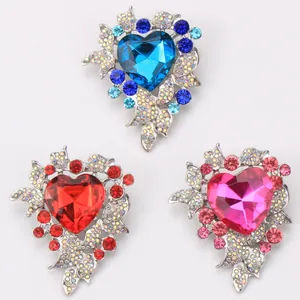 Luxury Alloy Rhinestone Heart Shaped Brooch For Women Vintage Crystal Heart Shaped Gemstone Corsage Banquet Jewelry Accessory