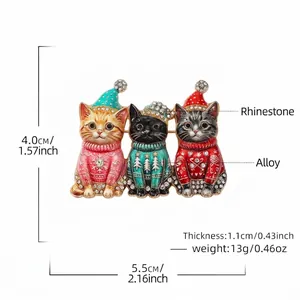 Niedliche Weihnachtskatzen-Brosche mit drei Katzen, Strasssteinen und Legierung