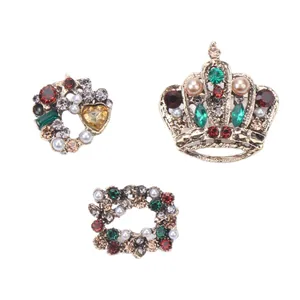 Vintage-Brosche-Set im Retro-Hofstil mit Krone Herz Blumenkranz Perle Strasssteinen