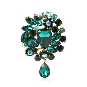 Eleganter grüner Strass-Blumenbrosche im europäischem Stil mit Glastropfen-Anhänger