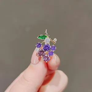 Elegant purple grape brooch with sparkling crystal zirconia for women's fashion accessories