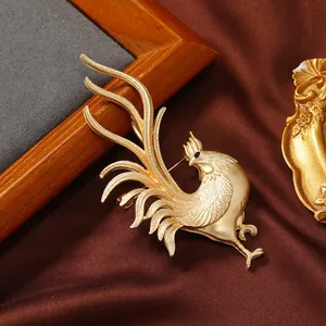 Detailed golden rooster zodiac brooch animal lapel pin for formal suit jacket accessory